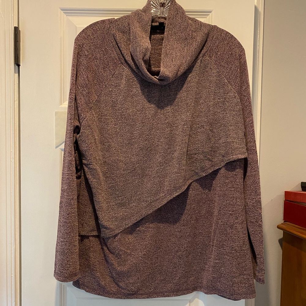 Nursing Queen long sleeve asymmetrical nursing top